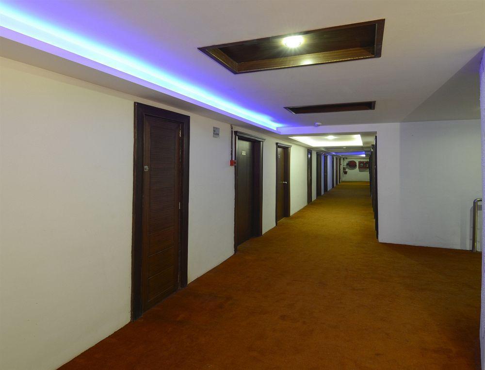 Hotel Atithi Agra  Esterno foto