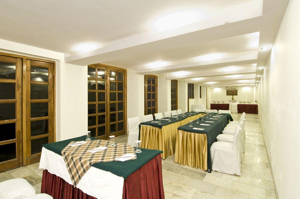 Hotel Atithi Agra  Esterno foto